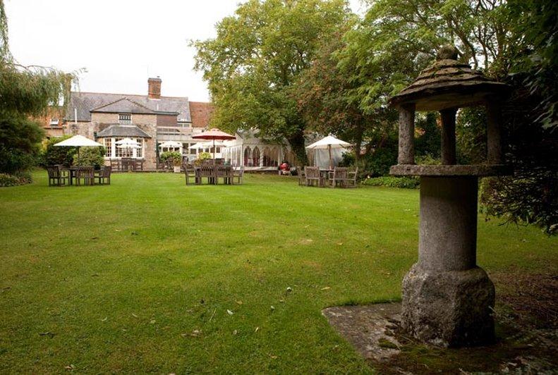 Falcon Hotel Towcester Servis gambar